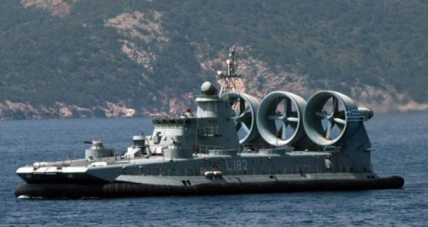 Russian Hovercraft Lands On Busy Beach